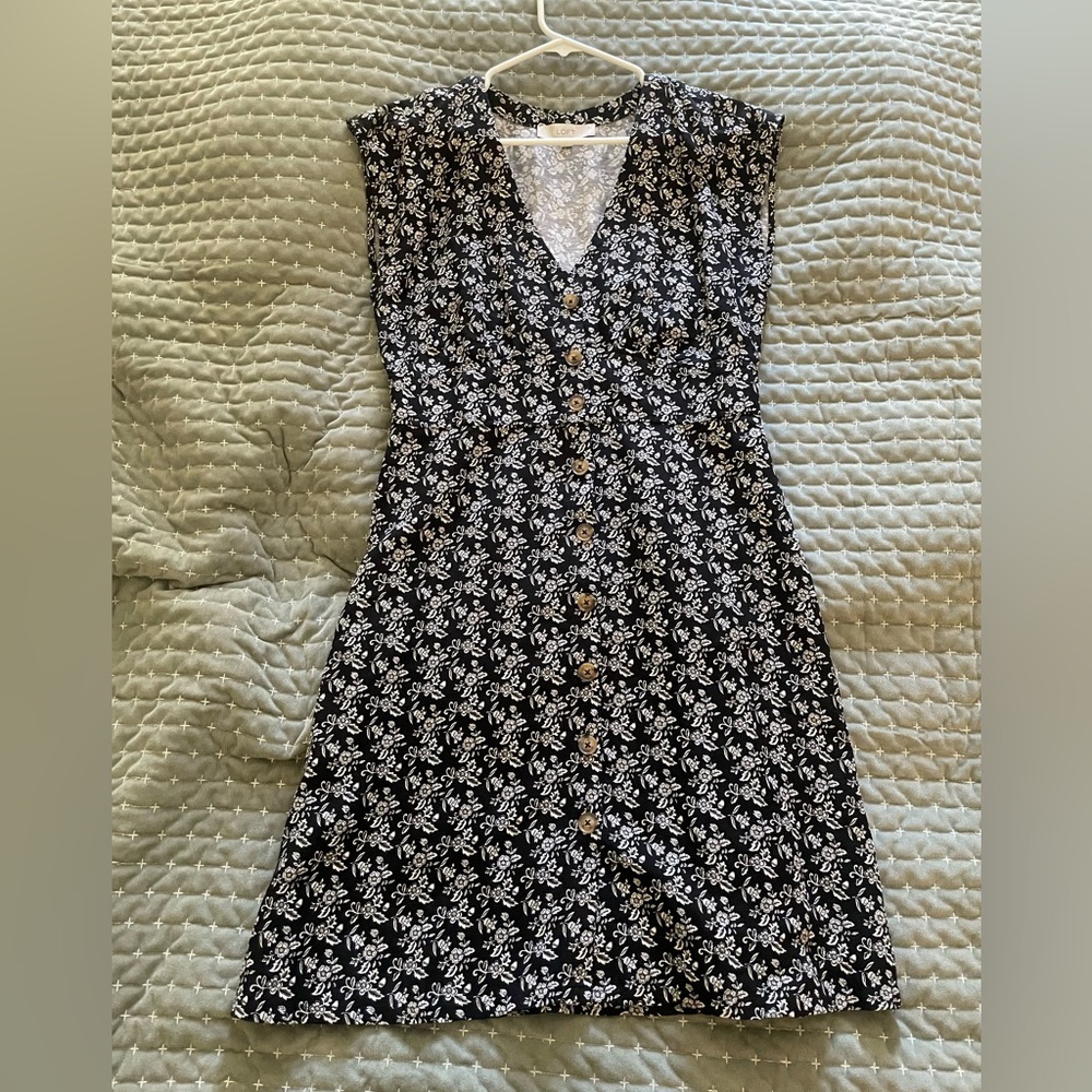 Floral Black and White Button-Down V-Neck Dress